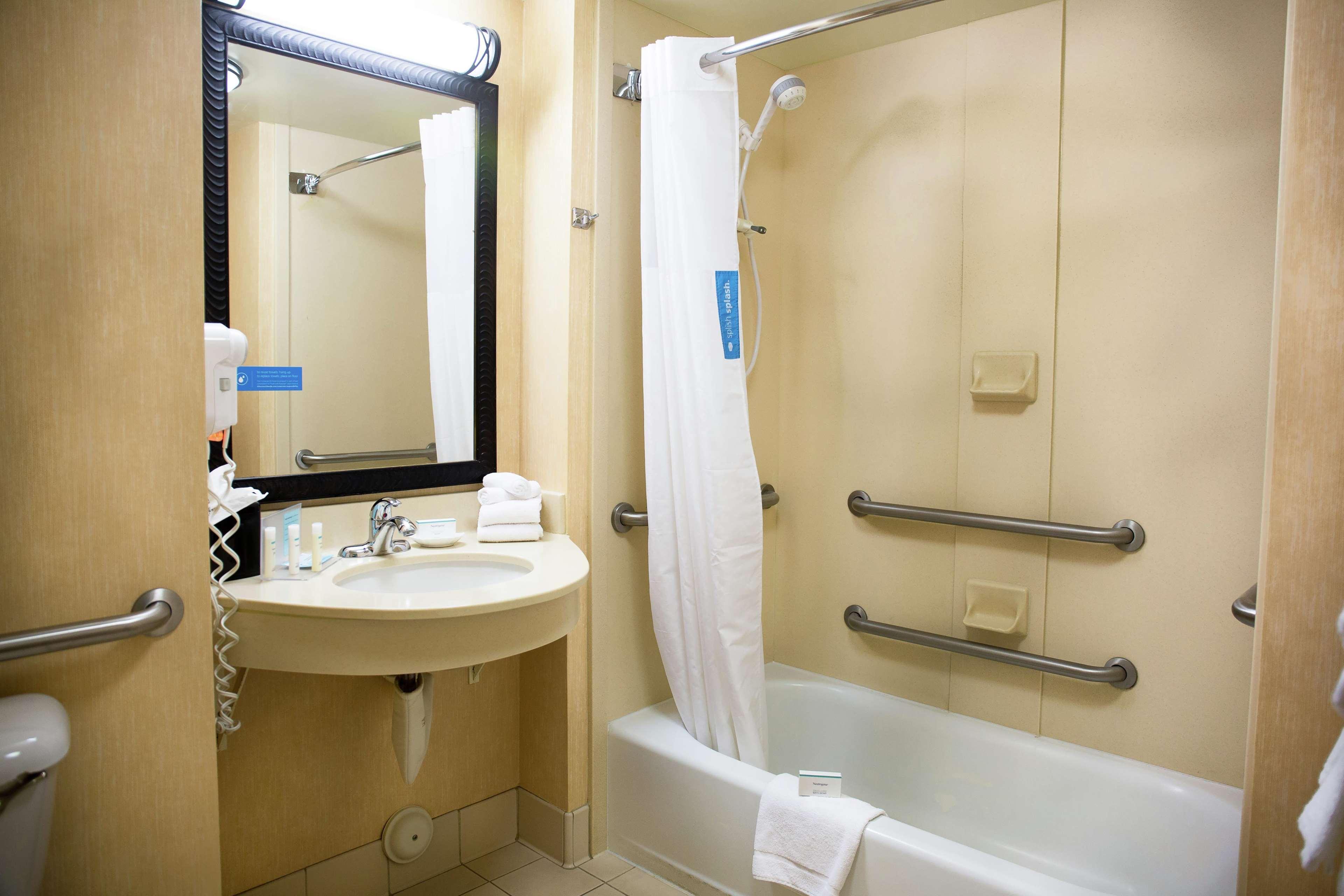 Hampton Inn סדר סיטי מראה חיצוני תמונה