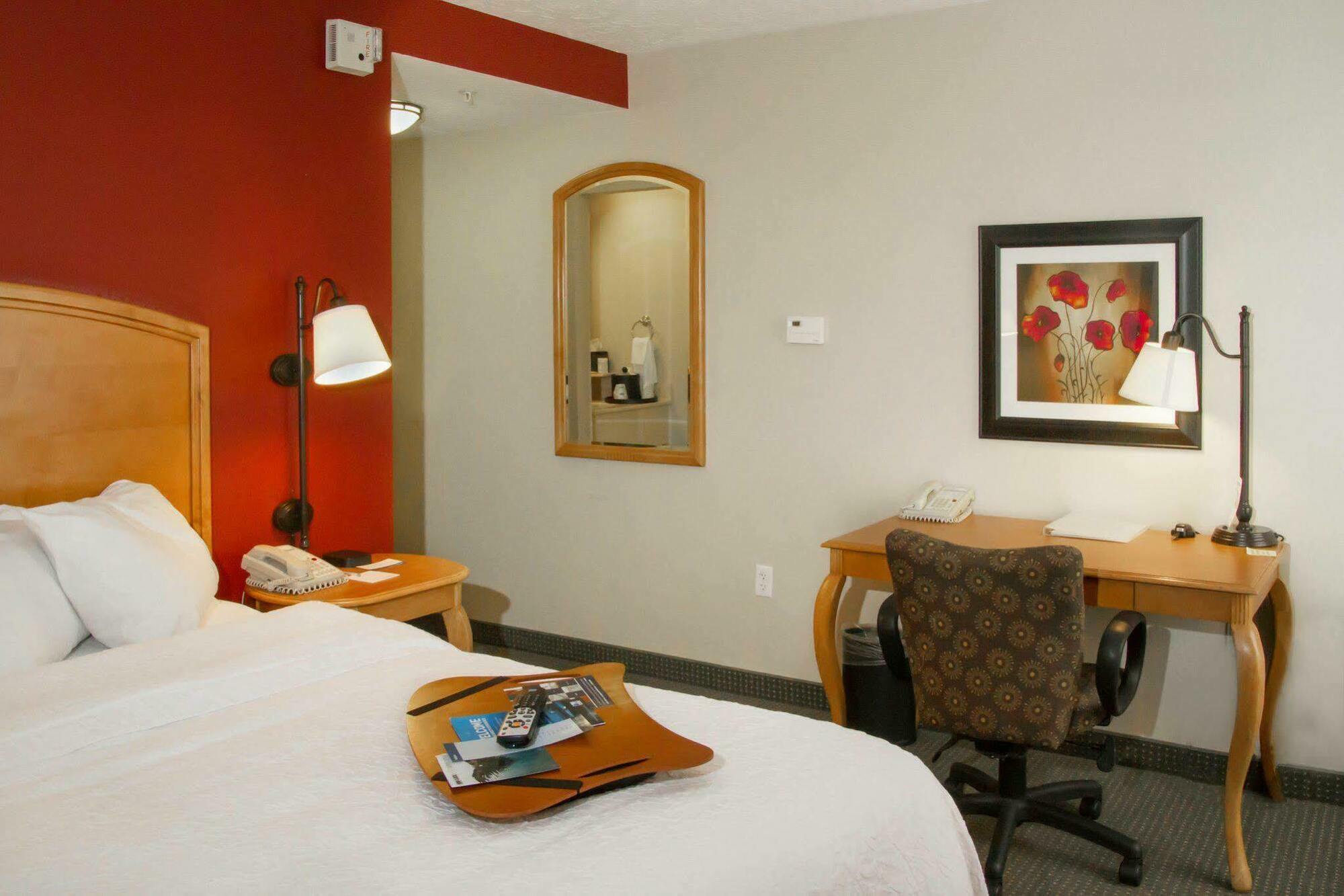 Hampton Inn סדר סיטי מראה חיצוני תמונה